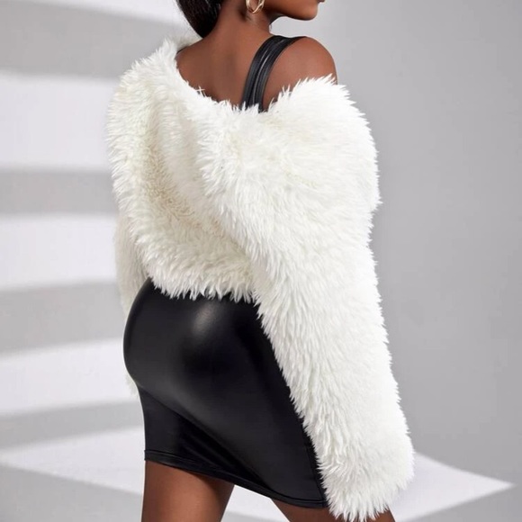 Luxe vegan fur open front coat - Picture 4 of 5